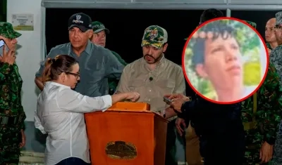 El Presidente Abelardo De La Espriella durante la rueda de prensa sobre el operativo y Ricardo Andrés Rodríguez Martínez, uno de los muertos.