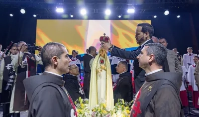 El Presidente Abelardo De La Espriella y la Virgen de Fátima.