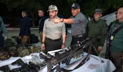 El Presidente De La Espriella y el MinDefensa Jorge Mora, en la rueda de prensa tras el operativo contra las ACSN.