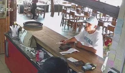 El delincuente quedó grabado en las cámaras de seguridad. 