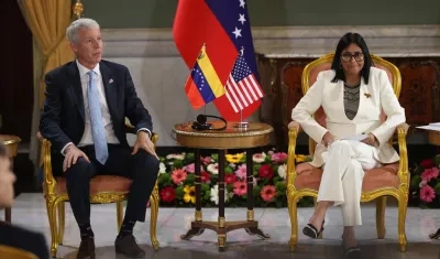 El secretario de Energía de Estados Unidos, Chris Wright y la presidenta encargada de Venezuela, Delcy Rodríguez.