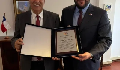 Juan José Amar Amar junto a Patricio Imbert Puelma, cónsul general de Chile en Bogotá.