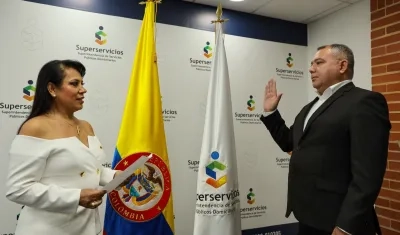 La superservicios encargada María Rocío Cortés Vargas y el agente interventor de Air-e, Ramiro Castilla.