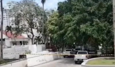 La Policía acordonó la carrera 51, donde se encuentra a la casa fiscal del Ejército, entre calles 84 y 85. 
