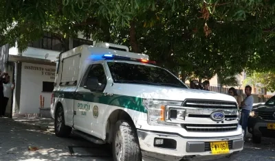Llegada de los cuerpos a Medicina Legal. 