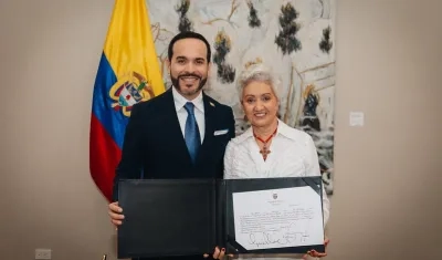 El Presidente de la República Abelardo De La Espriella  junto con la ministra Ilva Myriam Hoyos.