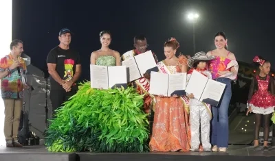 El Alcalde Alex Char, la monarquía del Carnaval 2027 y la primera dama Katia Nule.