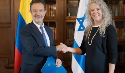 Ministro de Relaciones Exteriores de Colombia, Omar Bula Escobar y embajadora de Israel en Colombia es Vivian Aisen.