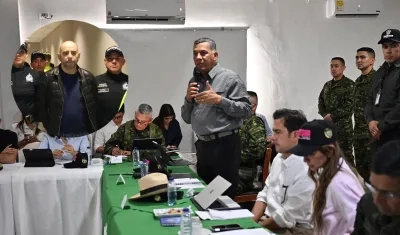 Fredy Castillo Carrillo, alias 'Pinocho', y el Ministro de Defensa, Jorge Mora.