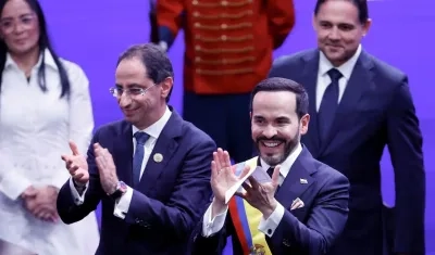 El Vicepresidente José Manuel Restrepo y el Presidente Abelardo De La Espriella, durante la posesión presidencial.
