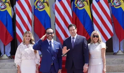 La primera dama Ana Lucía Pineda; el Presidente de la República, Abelardo De La Espriella; el secretario de Estado de Estados Unidos, Marco Rubio, y su esposa Jeanette Dousdebes Rubio.