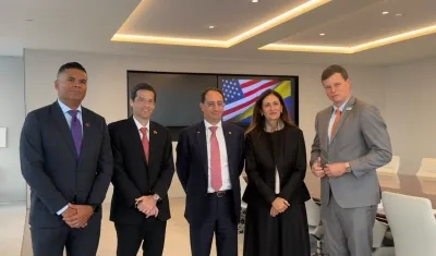 Vicepresidente y MinComercio de Colombia junto a directivos de PepsiCo.