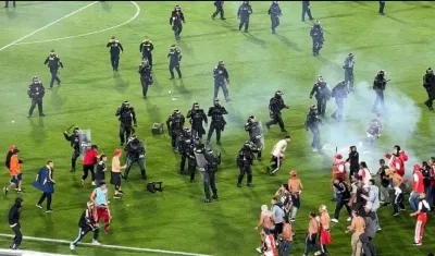 Invasión de hinchas de Santa Fe y América a la cancha de El Campín.