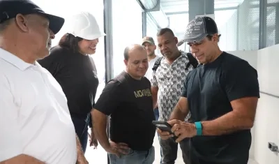 Alcalde Alejandro Char durante su visita a las obras del mercado Playón. 