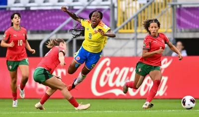 Valerin Loboa, de Colombia, durante el partido contra Portugal. 