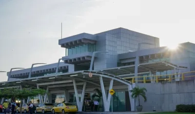 Fachada del Aeropuerto Internacional Ernesto Cortissoz de Barranquilla.