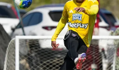 Jermein Peña pasaría de jugar de defensa central a lateral derecho.