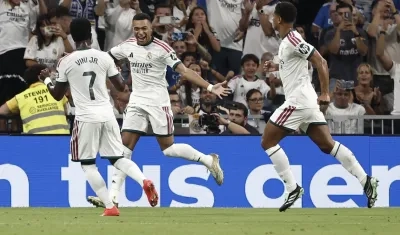 Kylian Mbappé festeja tras marcar el primer gol del Real Madrid.