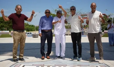 Rafael Reyes, Jesús 'Toto' Rubio, Arturo Segovia, Luis Grau y Roberto Peñaloza, exjugadores del Junior.