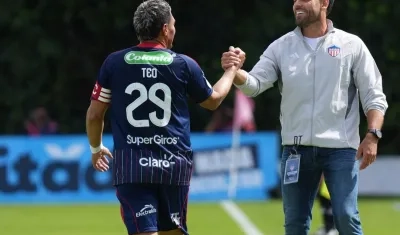Teófilo Gutiérrez y Sebastián Viera celebrando el segundo gol ante Fortaleza. 