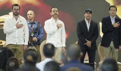 Nicolás Gómez, jefe de Despacho; el Presidente Abelardo De La Espriella, el alcalde Alejandro Char, y el ministro de Comercio, Mauricio Gómez.