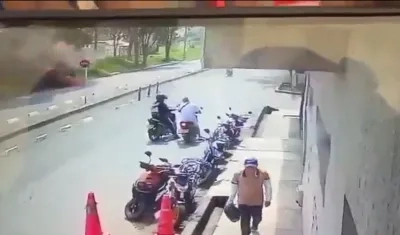 Momento en que fue activada la carga explosiva contra los uniformados. 