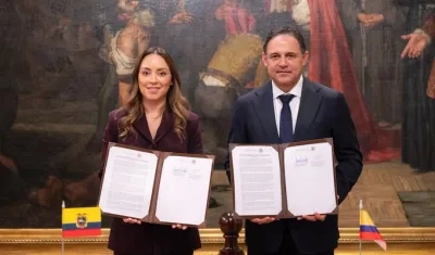 La presidenta de la Asamblea Nacional de Ecuador, la oficialista Mishel Mancheno, y el presidente del Senado de Colombia, Honorio Henríquez.