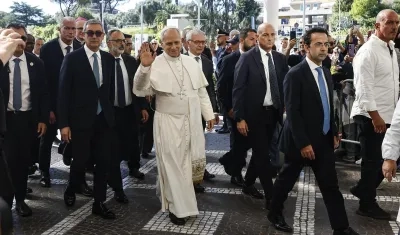 El Papa ingresando al hospital Gemelli de Roma.