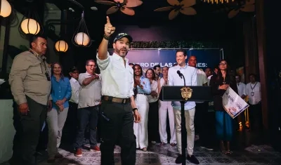 El Presidente Abelardo De La Espriella y de fondo el ministro de Comercio, Mauricio Gómez.