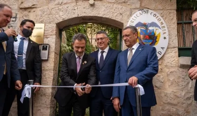 Imagen de la inauguración de la Embajada.