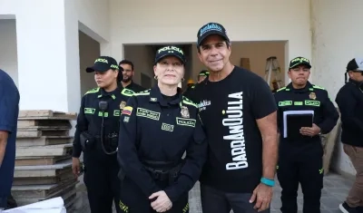 El alcalde Alejandro Char con la nueva comandante, General Sandra Liliana Rodríguez. 