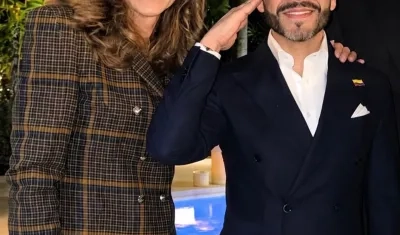 La congresista María Elvira Salazar y el Presidente Abelardo De La Espriella.