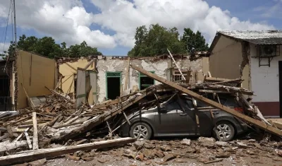 casas destruidas por el terremoto de magnitud 7,7 ocurrido este viernes en La Villa de Los Santos.