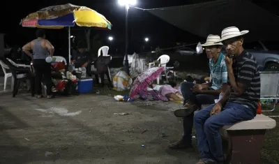 Los damnificados en un parque de Tonosí.