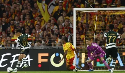 Acción del gol de Luis Suárez ante el Lens.