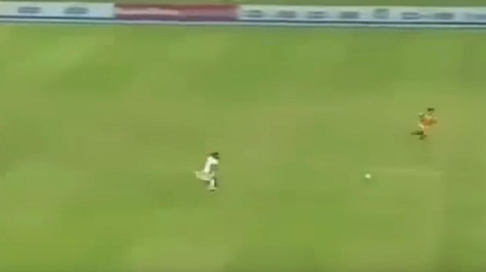 Momento en el Puhiri elimina a su primer rival con su velocidad.