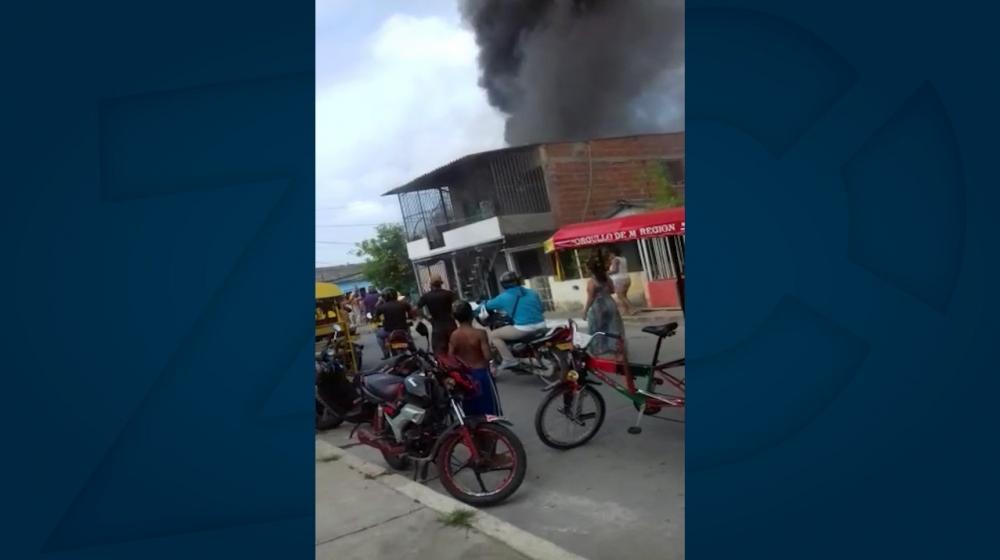 Momento del incendio en el barrio La Luz.