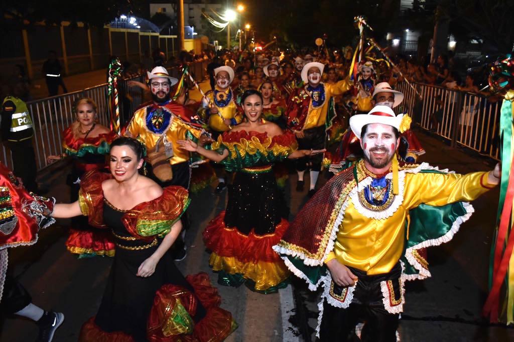 El garabato en pleno desfile.