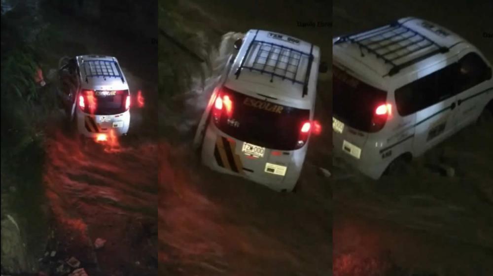 Una mujer que conducía un vehículo van de transporte escolar se salvó esta noche de correr la misma suerte del vehículo