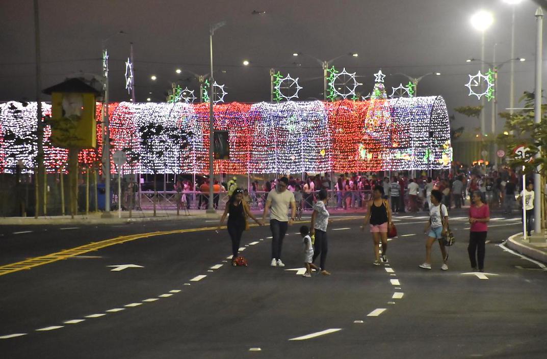 El túnel iluminado, uno de los grandes atractivos de la obra.