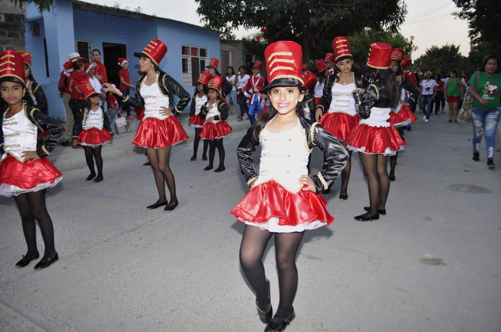 Pequeños cascanueces desfilaron en el evento.