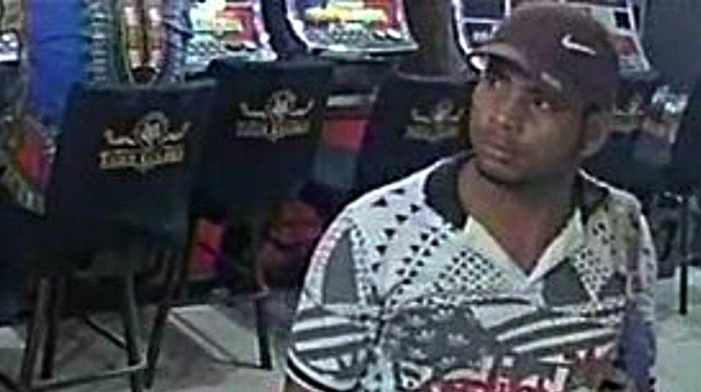 Este es el hombre que aparece robando en el casino.