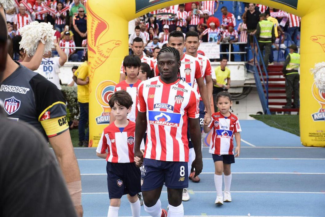 Yimmi Chará, Luis Díaz y Teófilo Gutiérrez encabezando la salida juniorista.