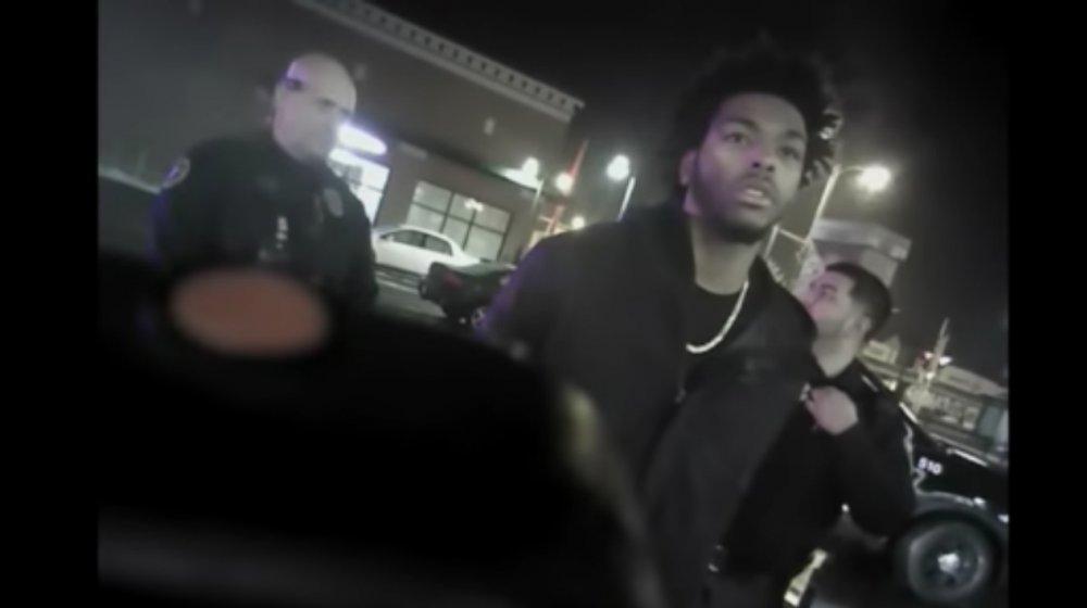 El jugador de los Milwaukee Bucks de la NBA Sterling Brown demandará.