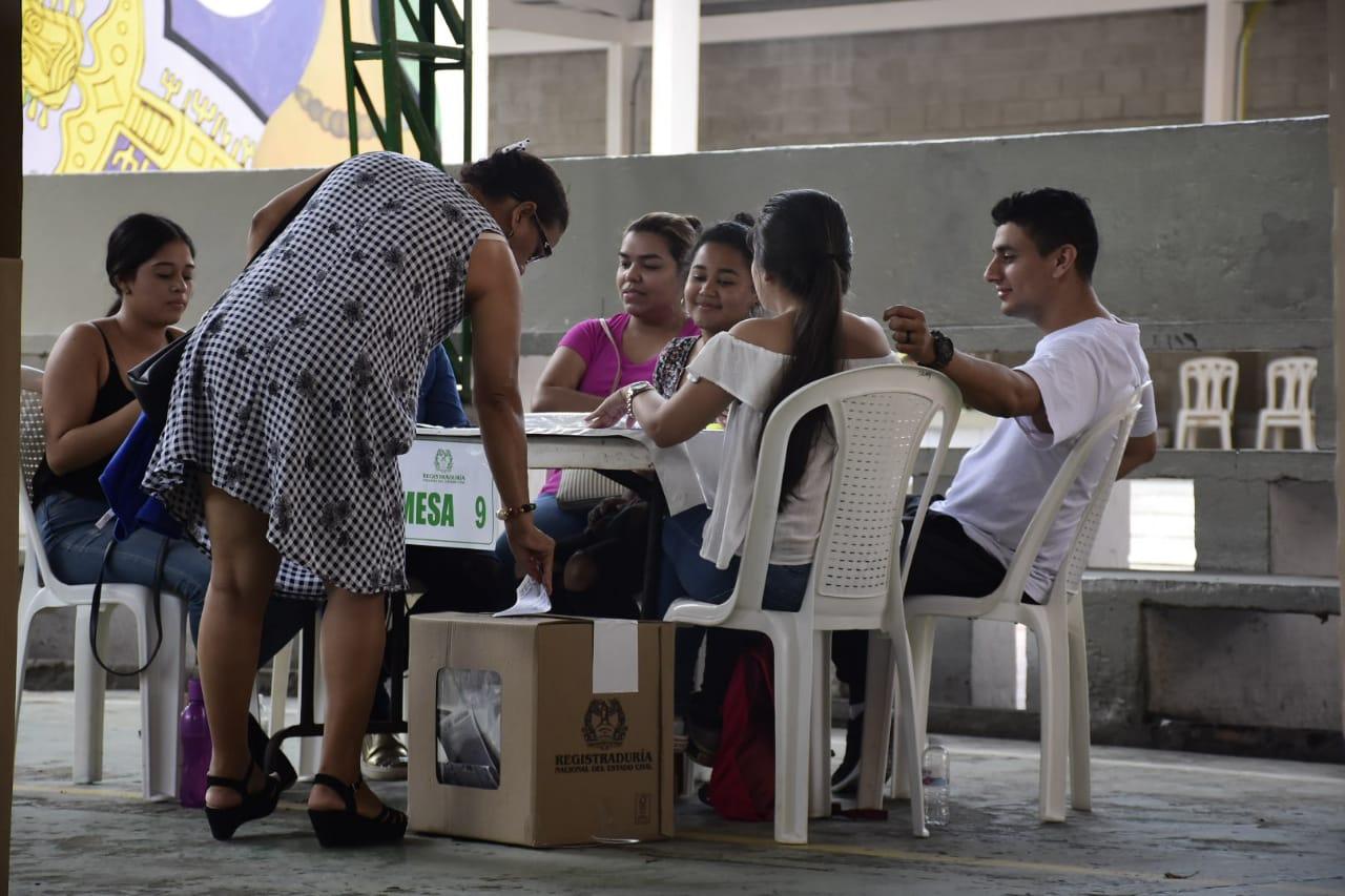 Así lucen las mesas en los puntos de votación en Barranquilla.