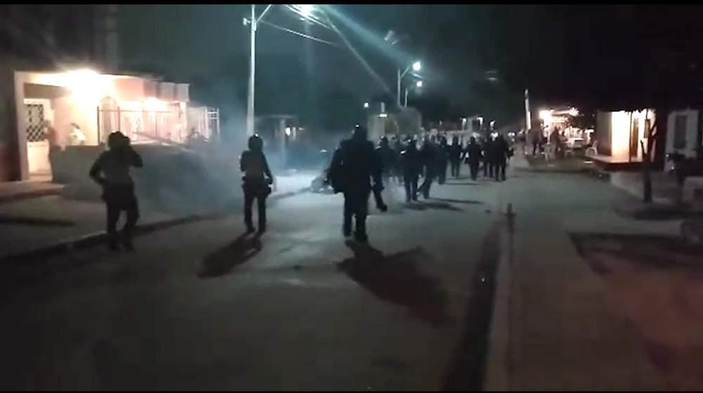 Momentos en que los policías llegaron al lugar.