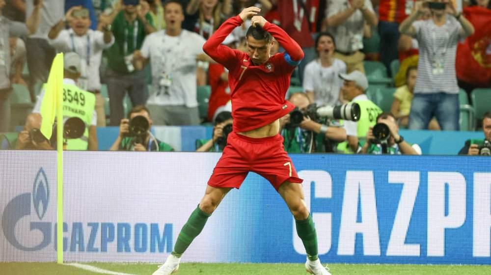 Cristiano Ronaldo celebra uno de los goles que marcó ante España.