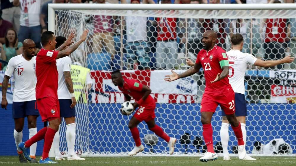 Felipe Baloy celebra el gol de los panameños. 