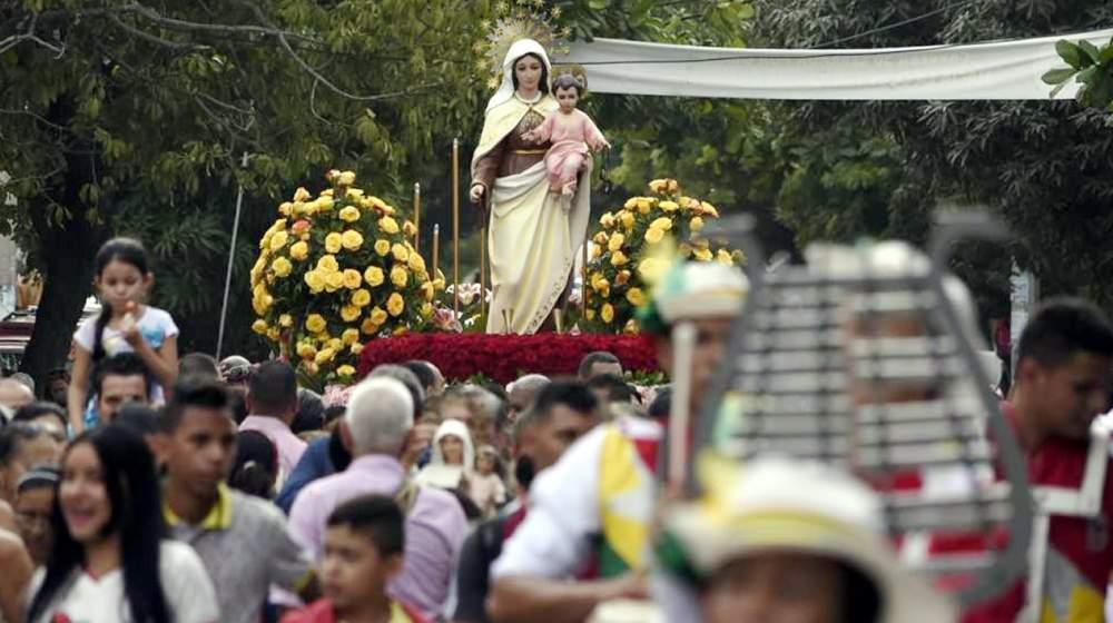 Procesión de la iglesia Nuestra Señora de la Virgen del Carmen.