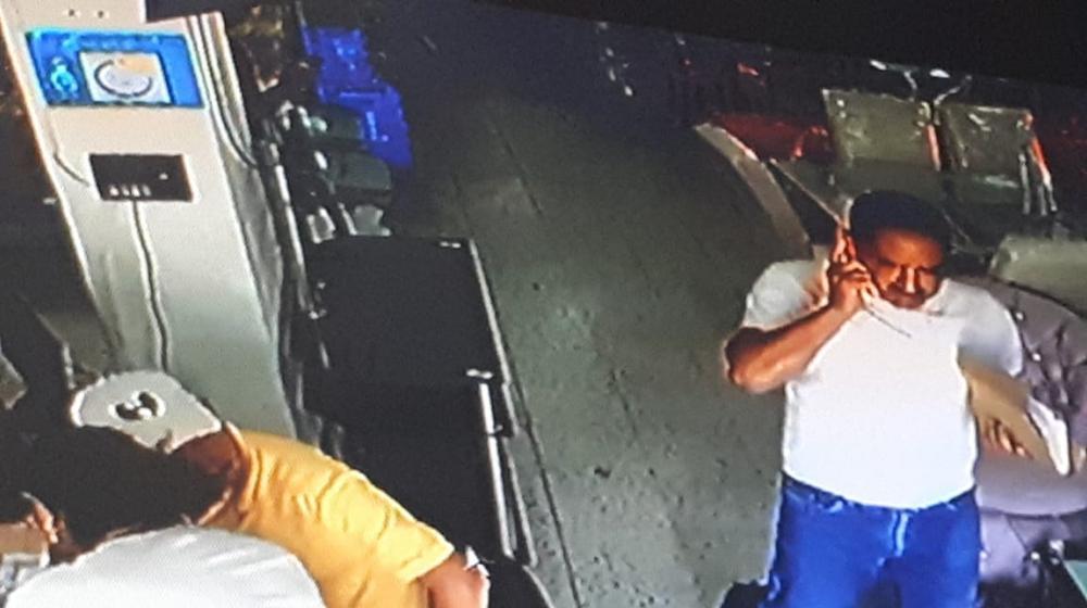 El ladrón (d) identificado por la cámara de seguridad.